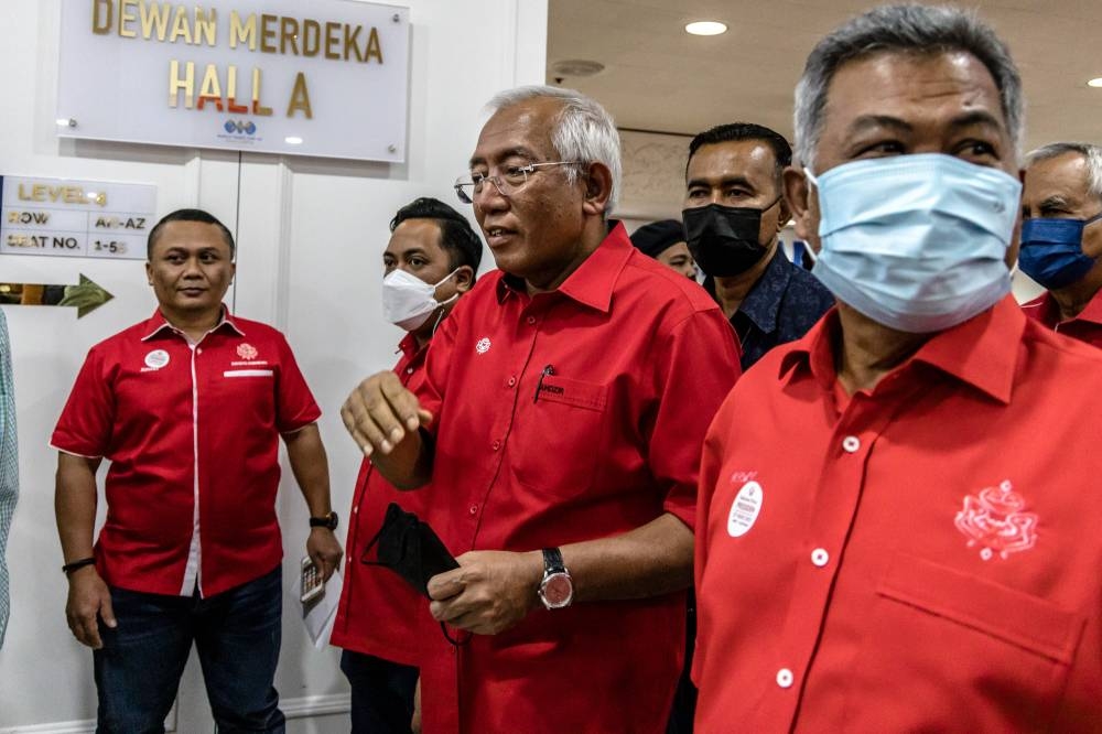 Umno VP Dr Mahathir Only Reaching Out To Pakatan Perikatan For