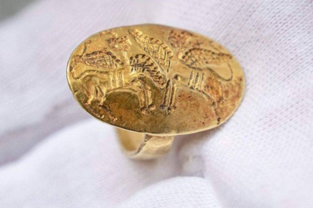 Nobel Foundation returns ancient gold ring to GreeceNobel Foundation returns ancient gold ring to Greece