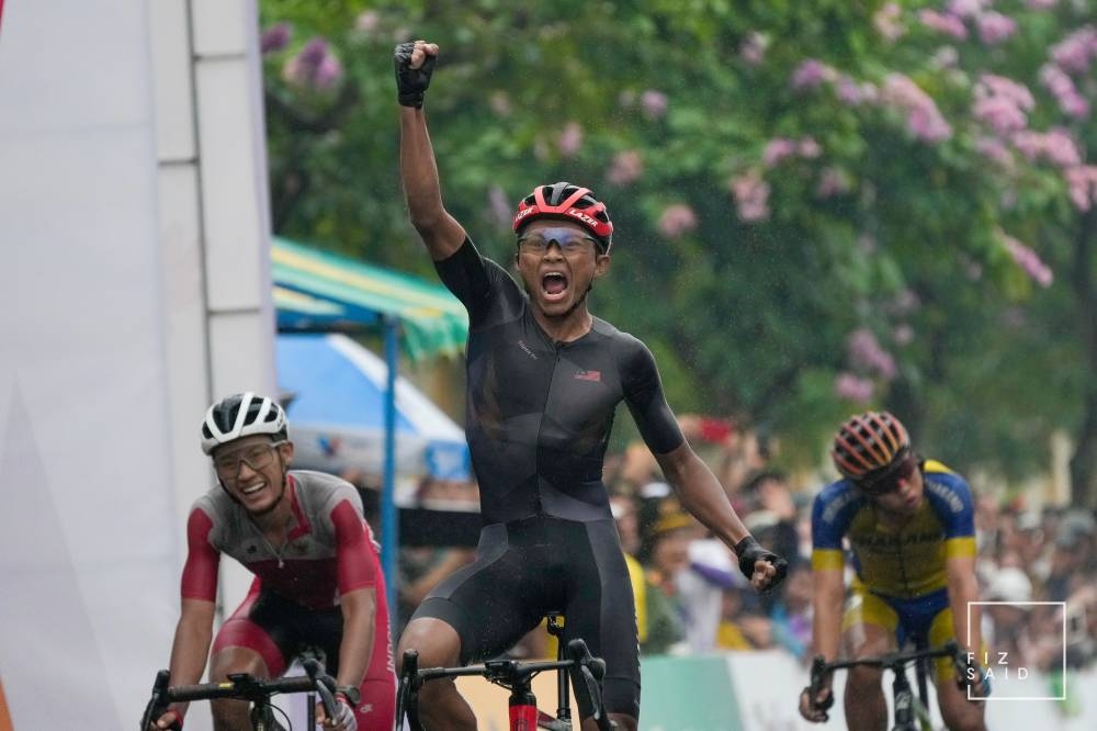 Energetic finish by cyclist Nur Aiman Zariff earns Malaysia's 37th gold at Hanoi games