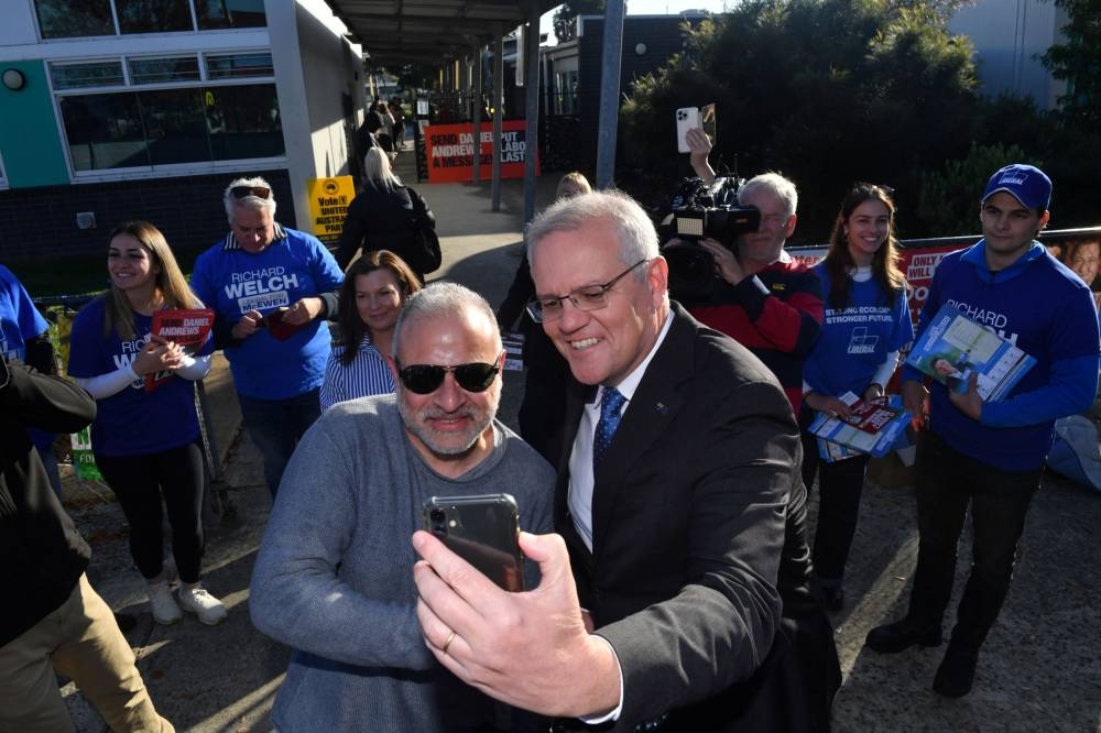 Australian election heads for tight finish as major parties struggle