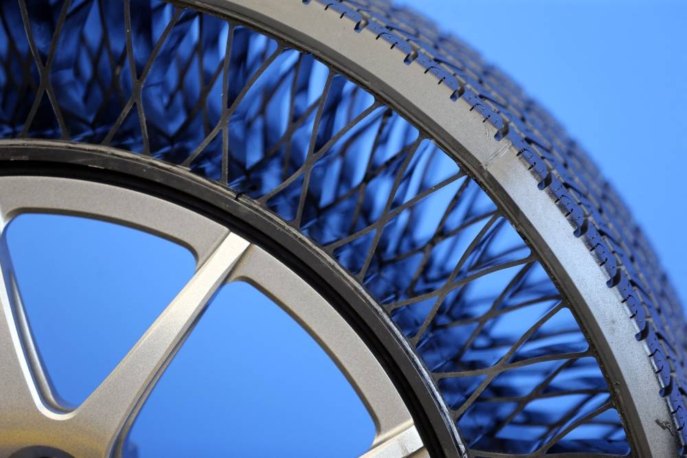 Manufacturers getting to grips with airless tyres