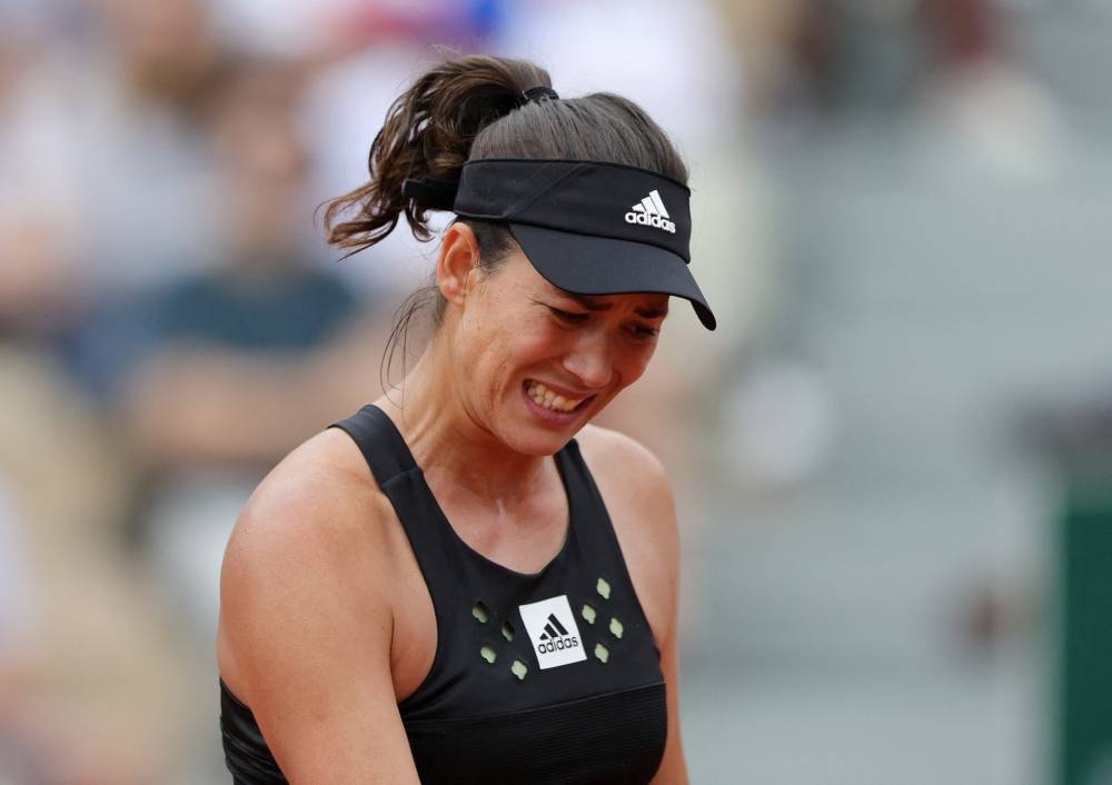 Muguruza's freefall continues with French Open first-round loss