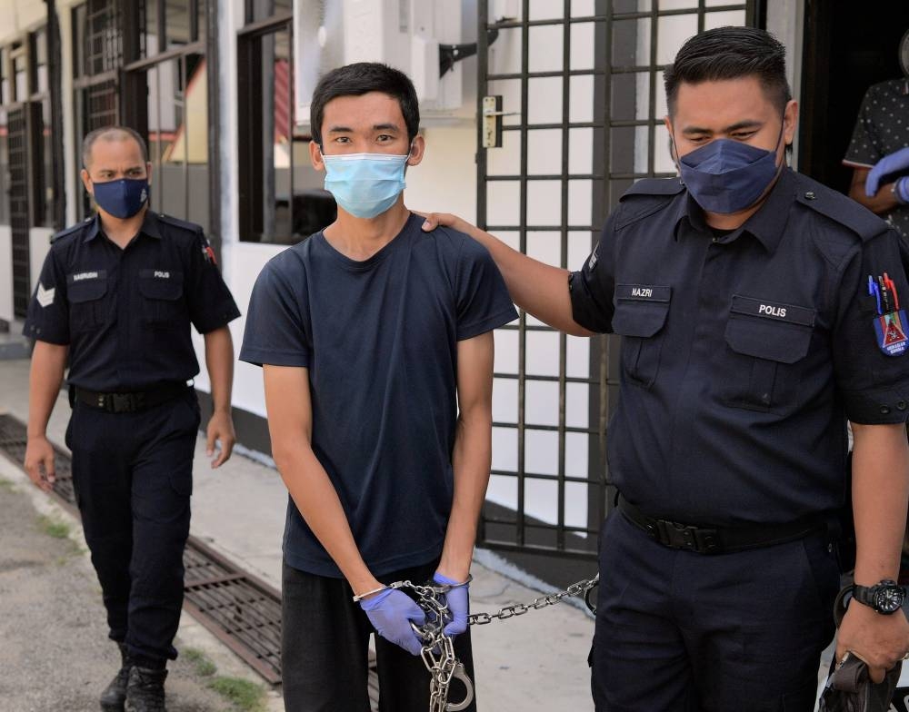 Gabriele Jungkak Steward (centre) at the Kulai Magistrate’s Court May 23, 2022.— Bernama pic