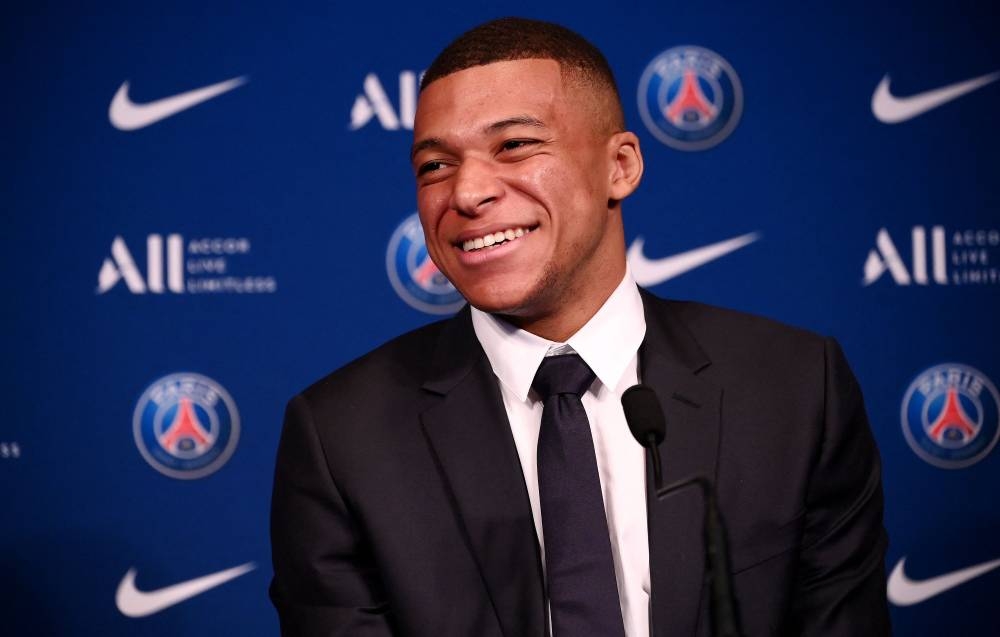 Mbappe says he consulted Macron over PSG deal