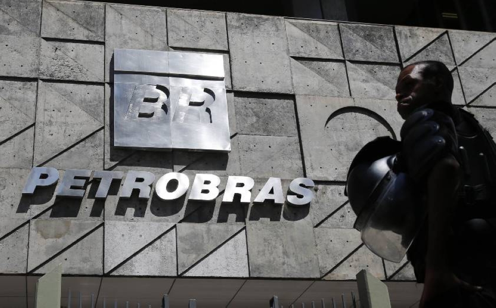 Petrobras shares fall after Bolsonaro fires its boss