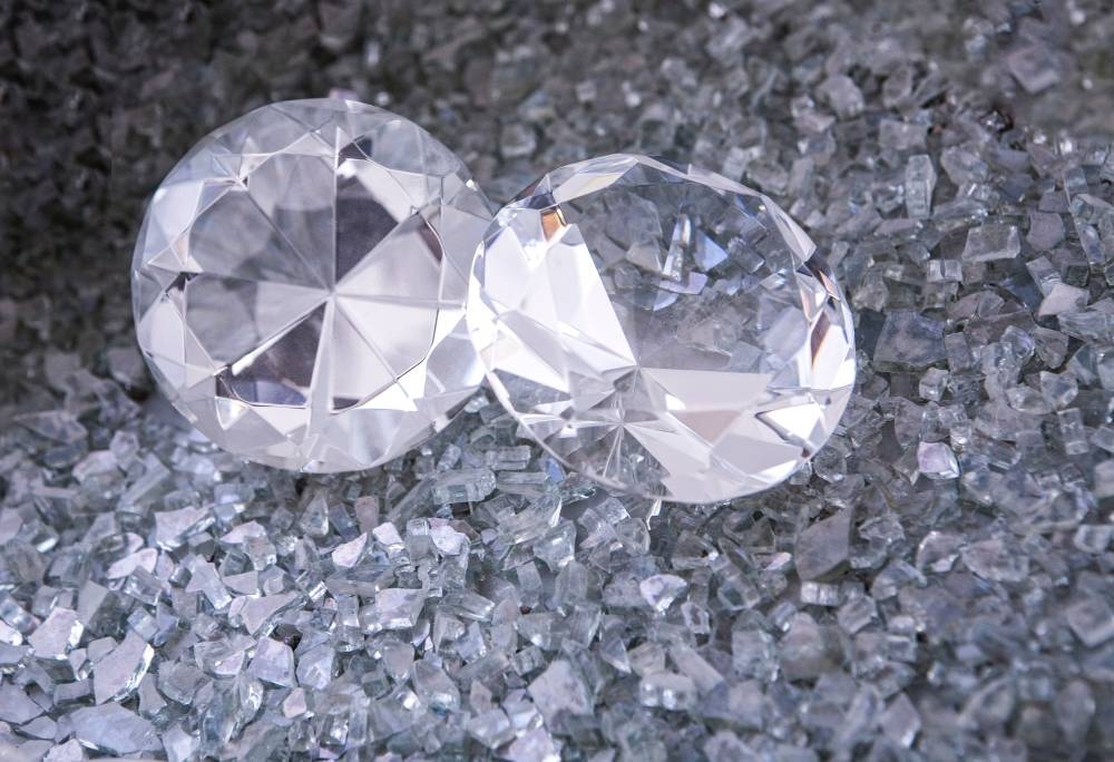 Lucky housewife from India finds 2.08 carat diamond worth over RM56,000 in shallow mine