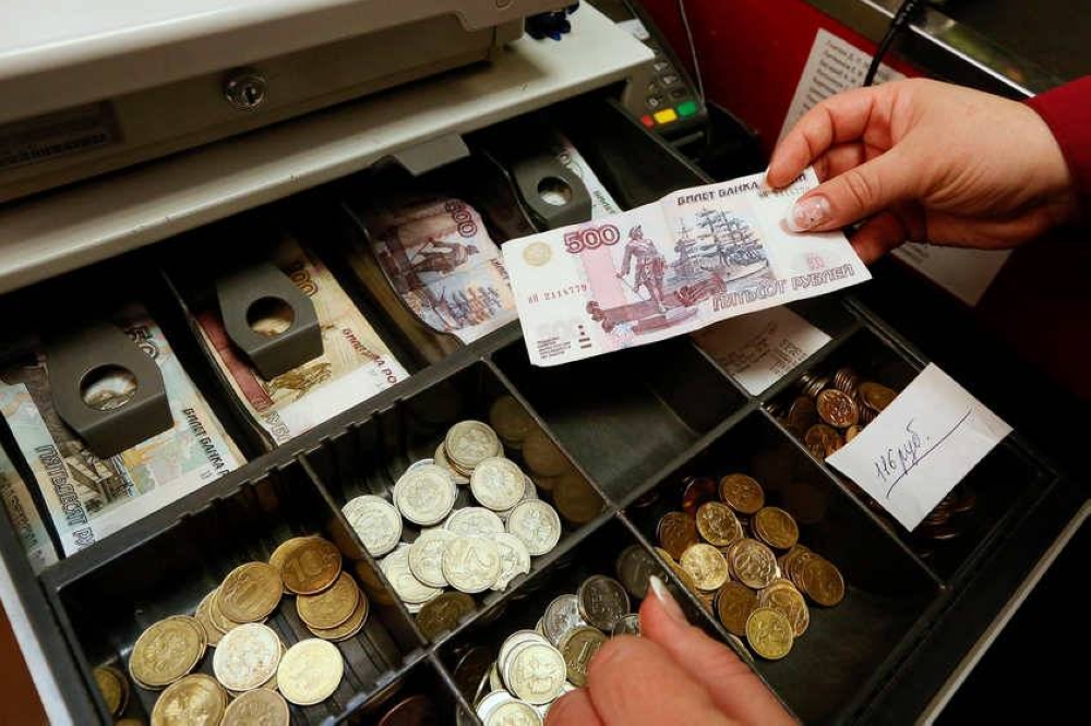 Russian rouble weakens ahead of off-schedule rate decision