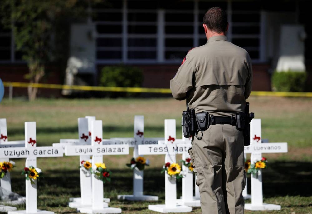 Texas police face scrutiny over ‘late’ massacre response