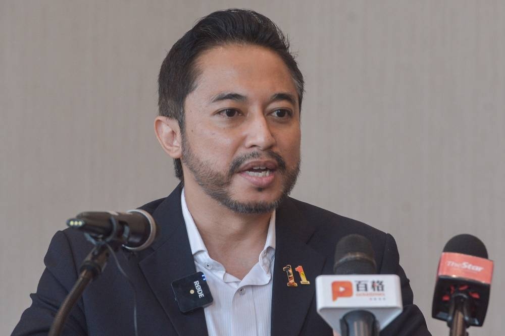 BN leader Isham Jalil said that under the law, the post of minister is not the right of a party to determine, but it is the right of the prime minister. ― Picture by Miera Zulyana