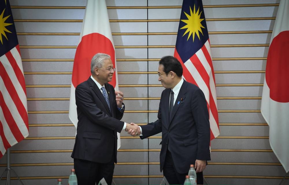 Prime Minister of Malaysia Datuk Seri Ismail Sabri Yaakob with his counterpart Fumio Kishida of Japan at the latter’s office in Tokyo, May 27, 2022. — Bernama pic 