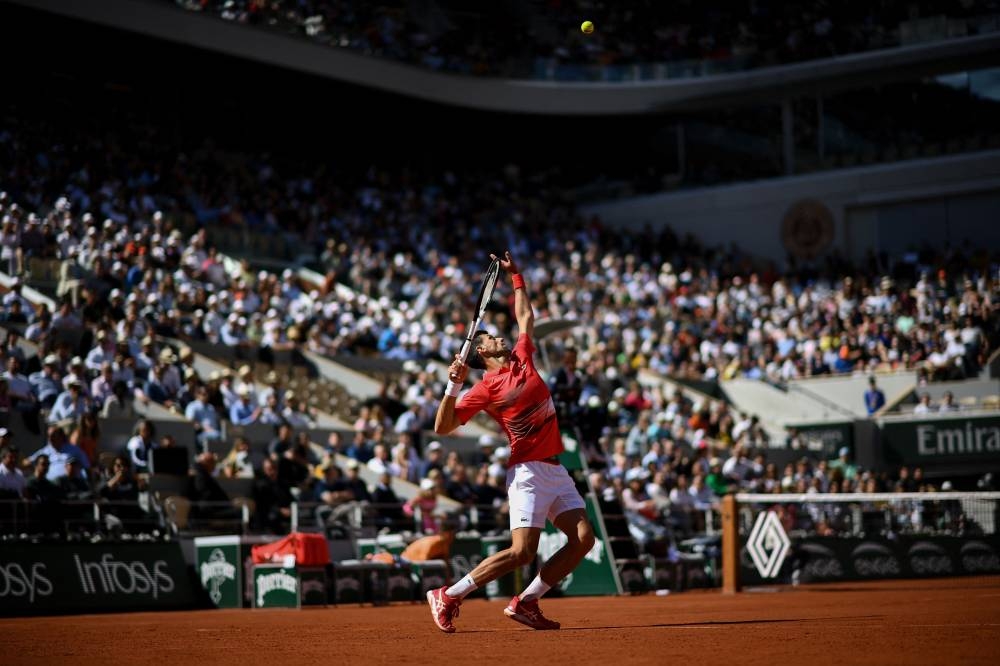 Djokovic into French Open last 16