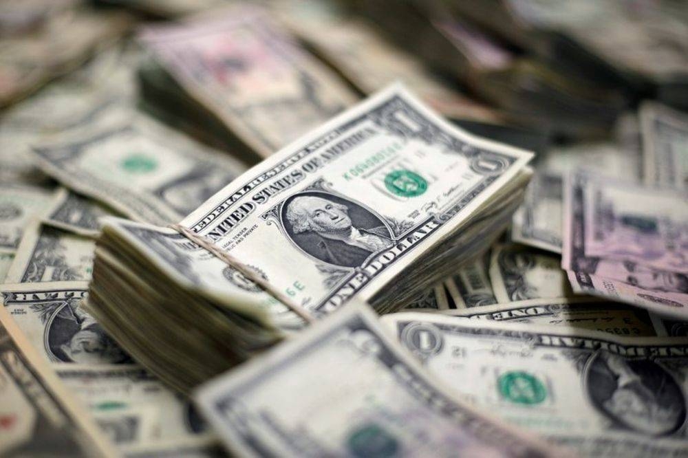 Dollar slides for second week as traders adjust Fed rate hike views