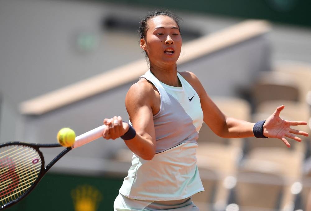 Chinese teen Zheng powers into French Open last 16