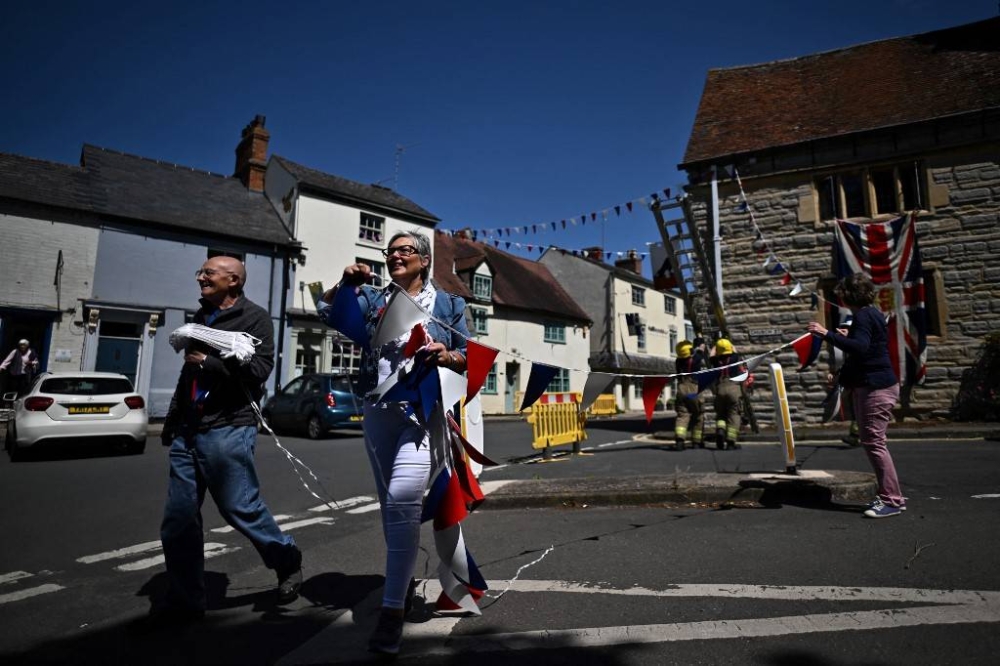 Final touches as English village prepares four-day Jubilee party