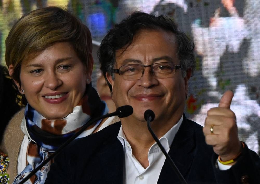 Left takes first round in Colombian presidential vote