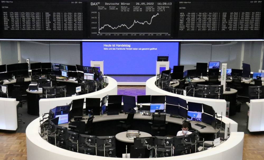 European shares rise as luxury stocks shine on China hopes