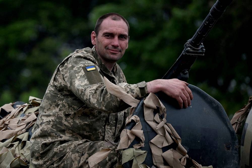 Ukraine ministry: Russian forces regrouping to resume attack towards Sloviansk 