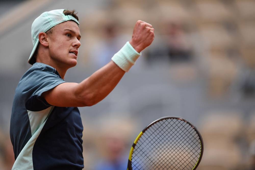 Teenager Rune shocks Tsitsipas to make French Open quarter-finals