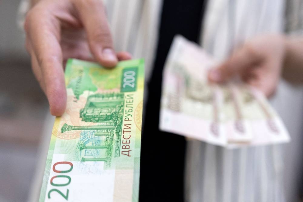 Russian rouble weakens past 63 vs dollar after EU sanctions