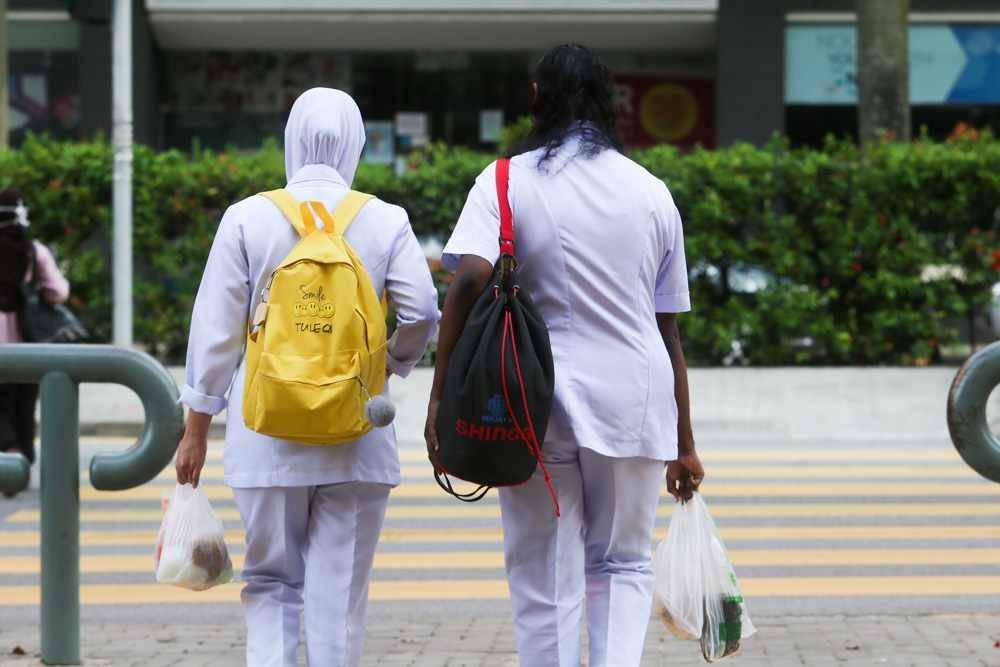 Following a shortage of trained nurses in specialised medical fields in Malaysia, the Health Ministry will consider the request of the Association of Private Hospitals, Malaysia to allow employing trained nurses from overseas. — Picture by Choo Choy May