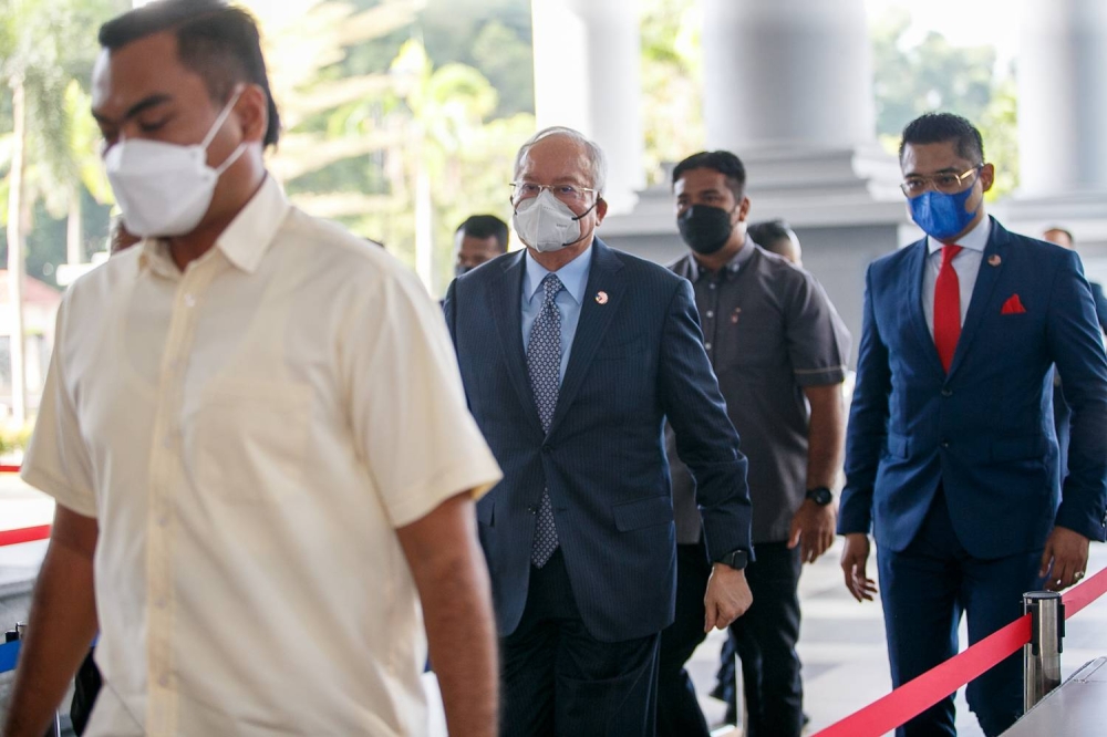 A United Kingdom-based lawyer has filed to represent Datuk Seri Najib Razak (centre) in his final appeal against the SRC conviction. — Picture by Devan Manuel