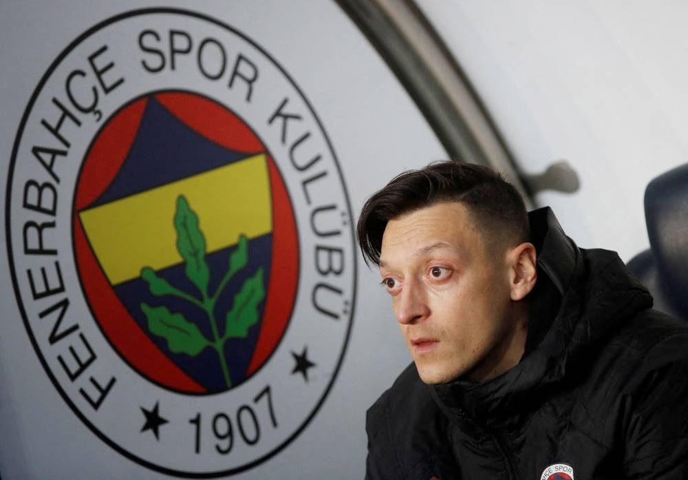 Ozil determined to stay at Fenerbahce despite suspension