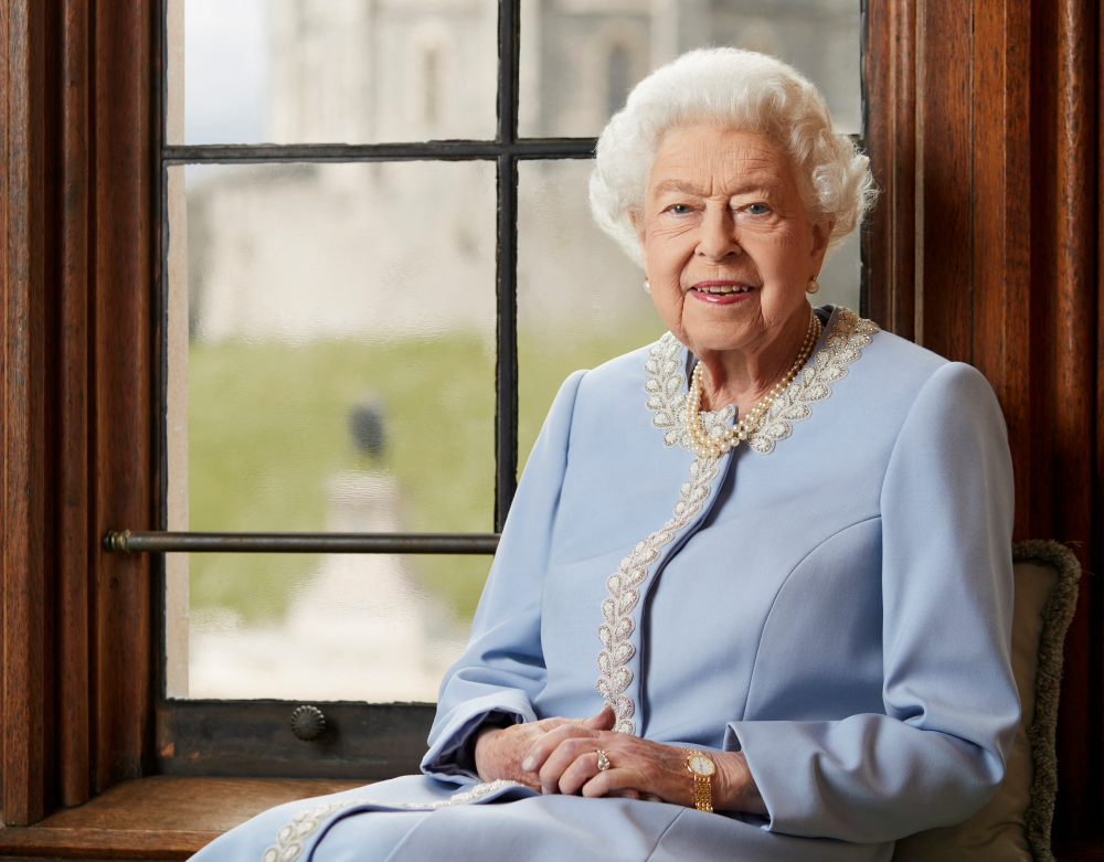 Queen Elizabeth II to salute jubilee from palace balcony