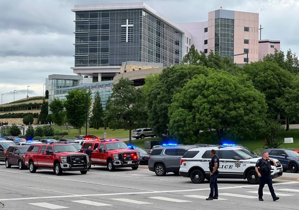 Gunman kills at least three in new US shooting, say Tulsa police