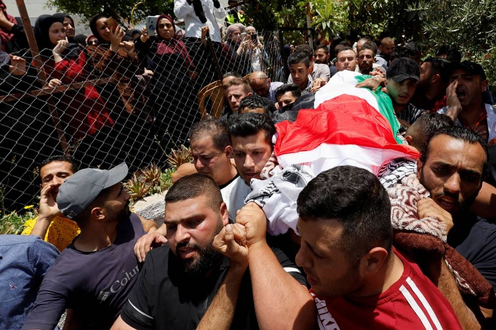 Israeli troops kill two Palestinians as violence simmers