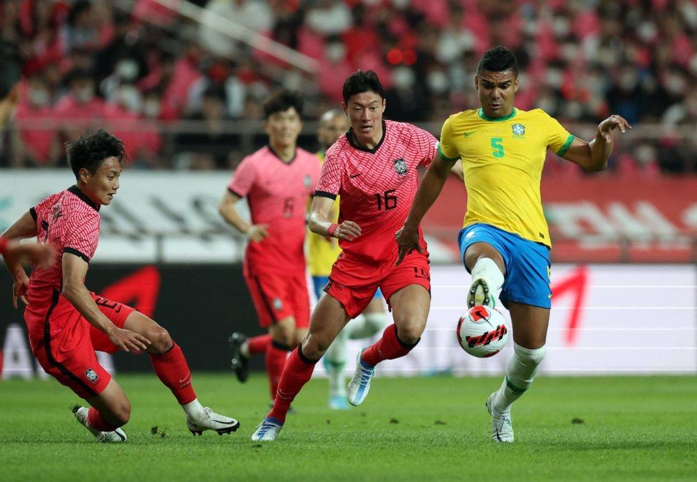 Hiddink urges South Korea to stick with attacking style despite Brazil thrashing