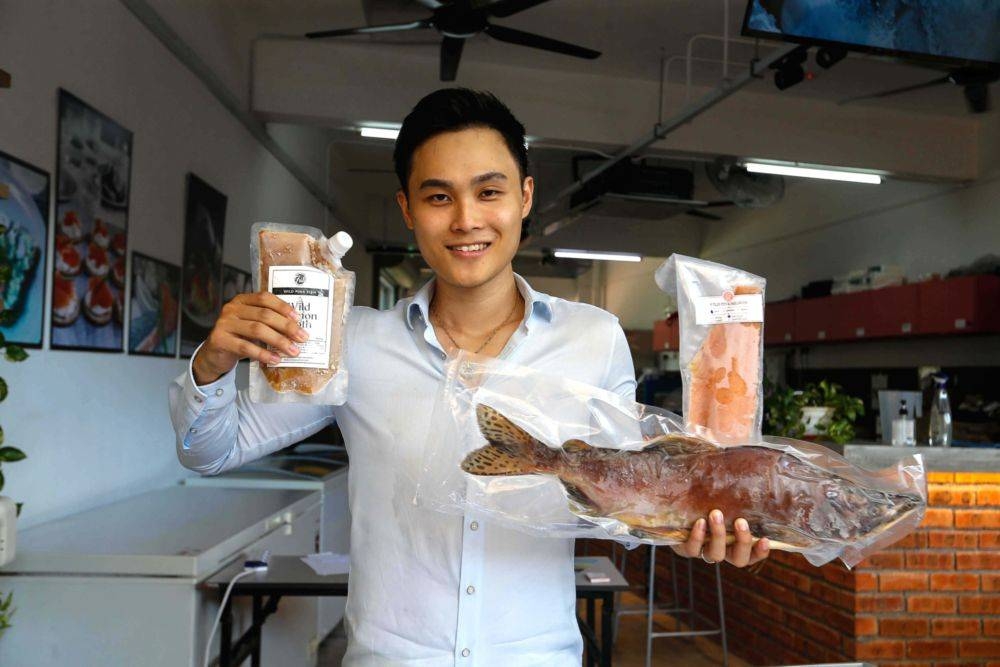 Jacky Lim showing his products at his shop in New World Park, George Town, Penang, May 24, 2022. — Picture by Sayuti Zainudin