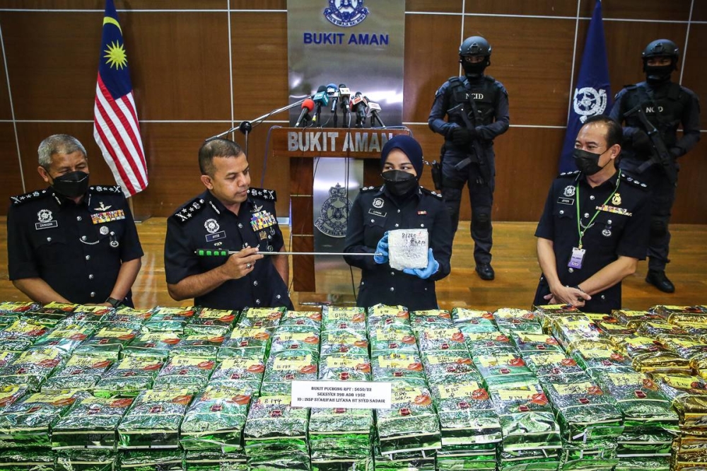 Datuk Ayob Khan Mydin Pitchay (2nd left) shows the media confiscated drugs worth RM16.4 million at Bukit Aman in Kuala Lumpur June 3, 2022. — Picture by Yusof Mat Isa