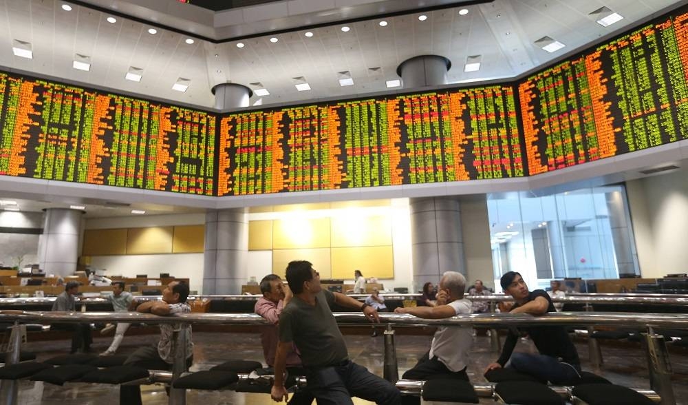 On the broader market, losers led gainers 153 to 120, while 196 counters were unchanged, 1,805 untraded and 10 others suspended. — Picture by Razak Ghazali