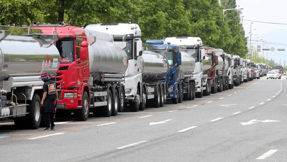 Striking South Korean truckers target chips, put brakes on port activity