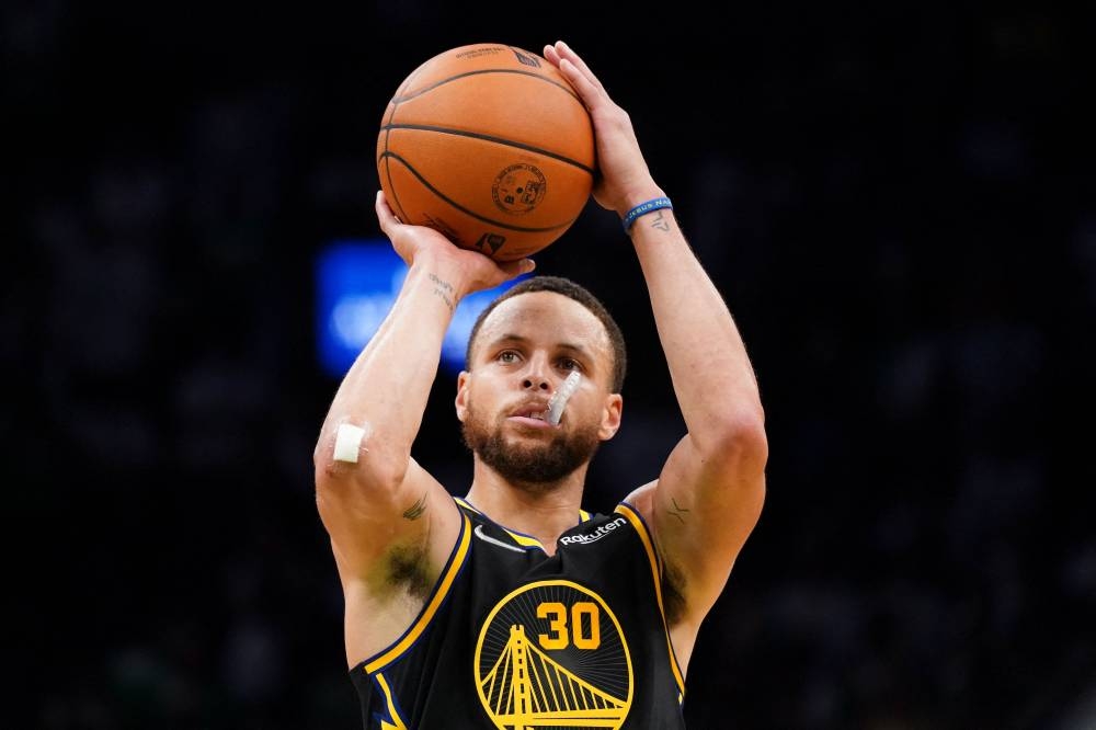 Curry leads Warriors past Celtics to level Finals series