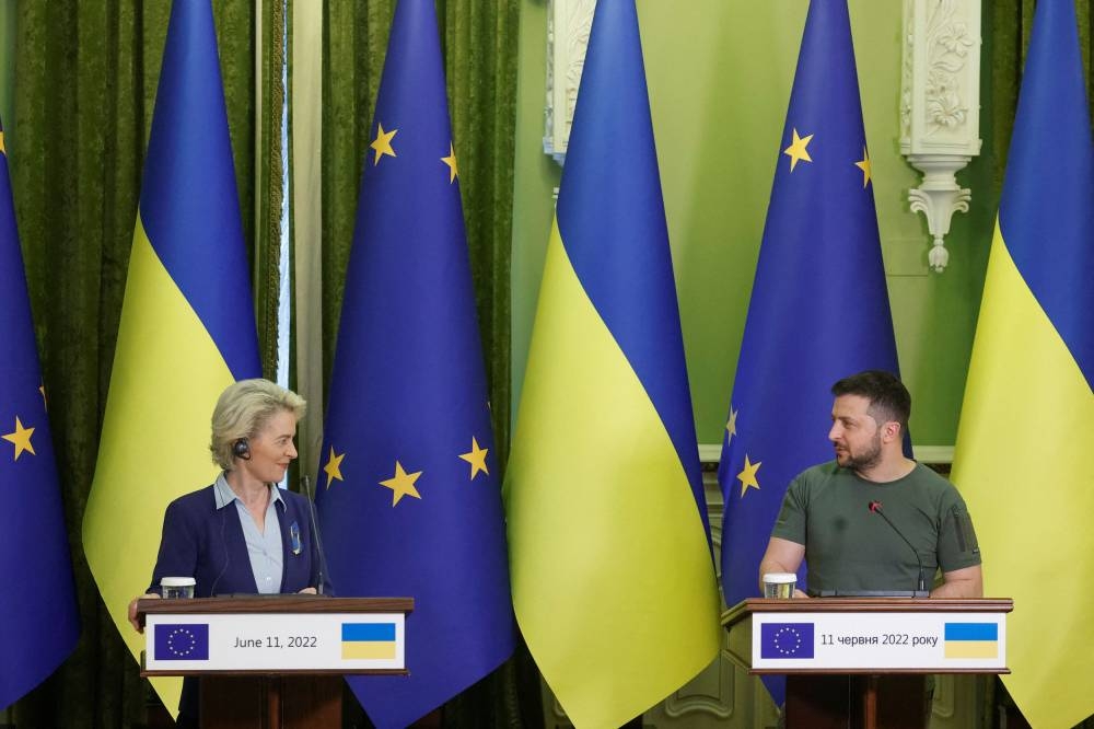 EU’s von der Leyen tells Zelenskiy opinion on membership ready next week