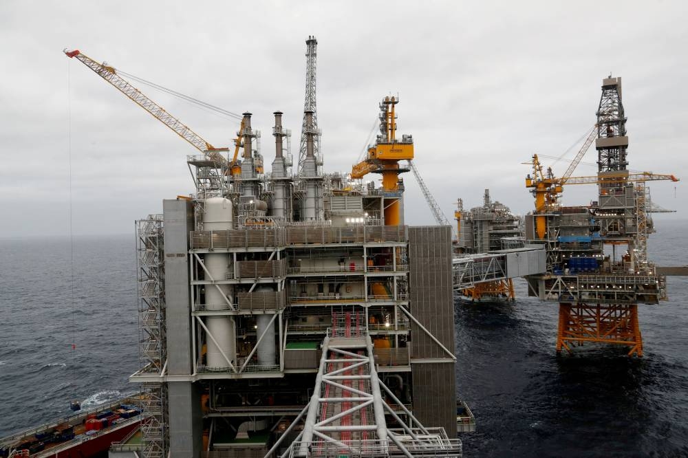 Norway negotiators work overtime to avert oil strike