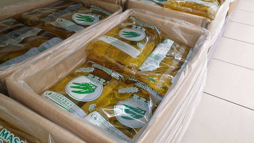 Some 17 tonnes of misappropriated cooking oil seized in Sandakan