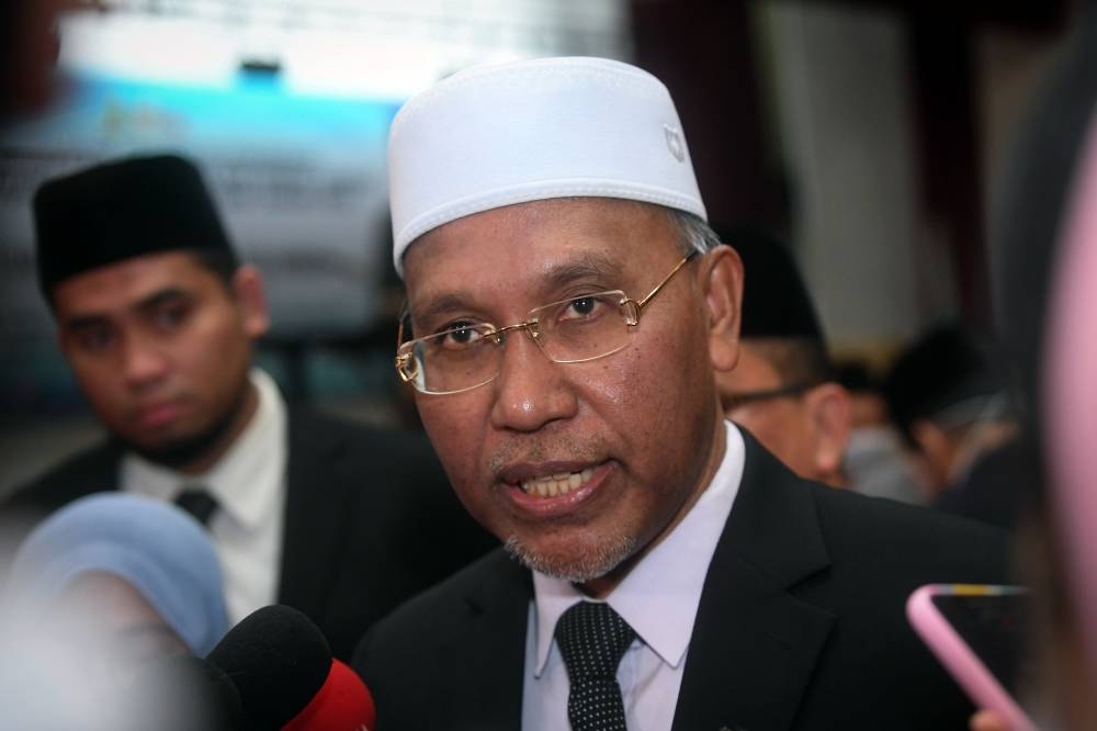 Report inappropriate, deviant Islamic ‘medical’ practices found online, says religious affairs minister