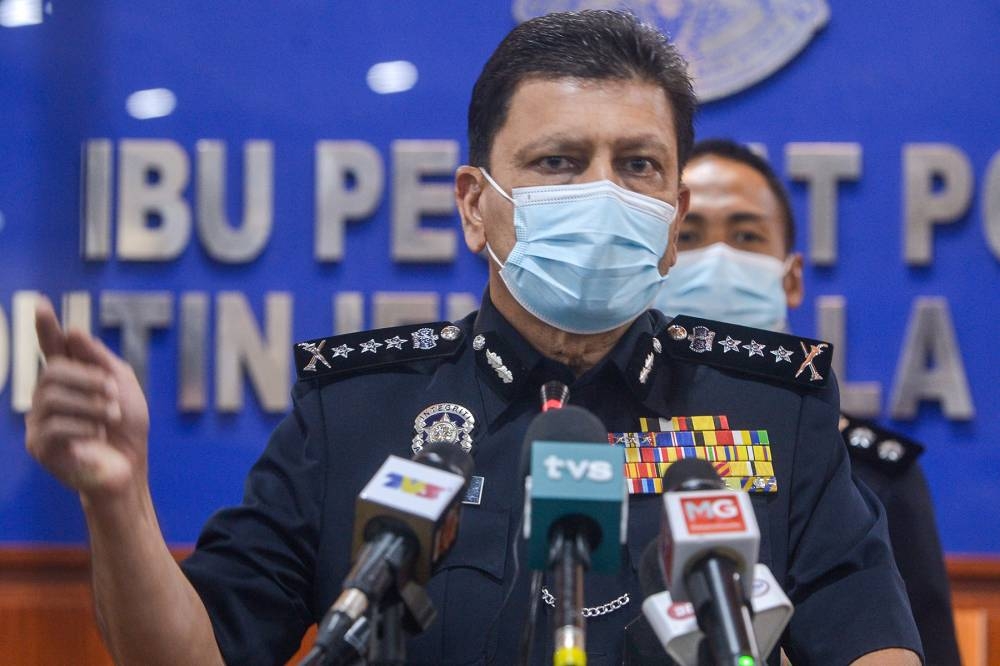 KL Police Kill Robbery Suspect In Shootout, Arrest Eight Accomplices ...