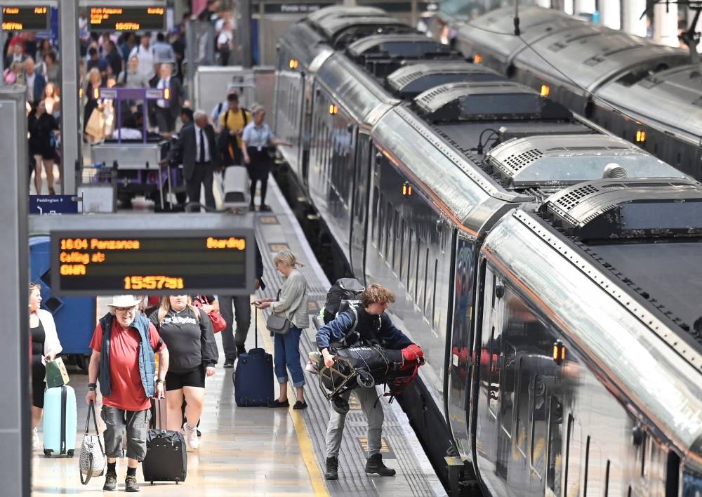 Rail strikes set to paralyse UK travel network