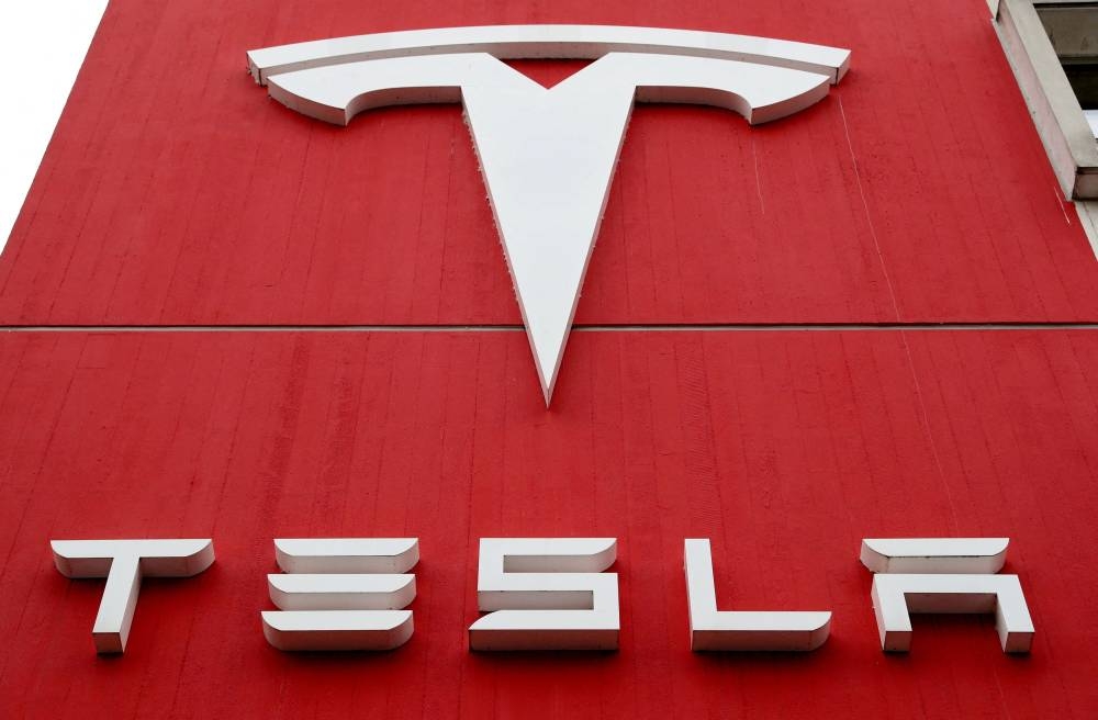 Tesla sued by former employees over ‘mass layoff’