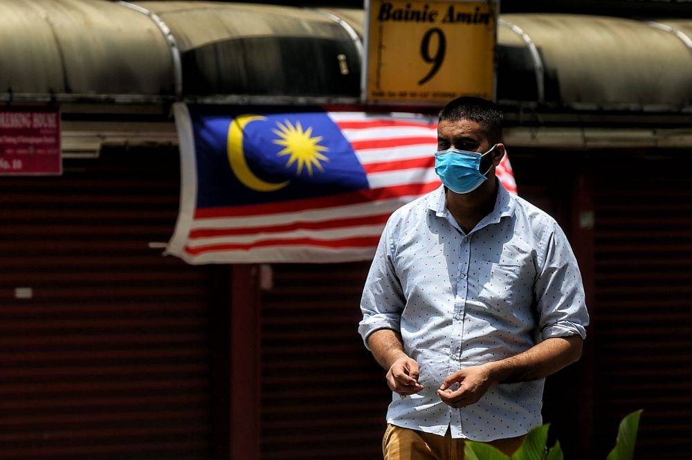 A foreign worker wearing a face mask is pictured in Kuala Lumpur September 7,2021. — Picture by Ahmad Zamzahuri