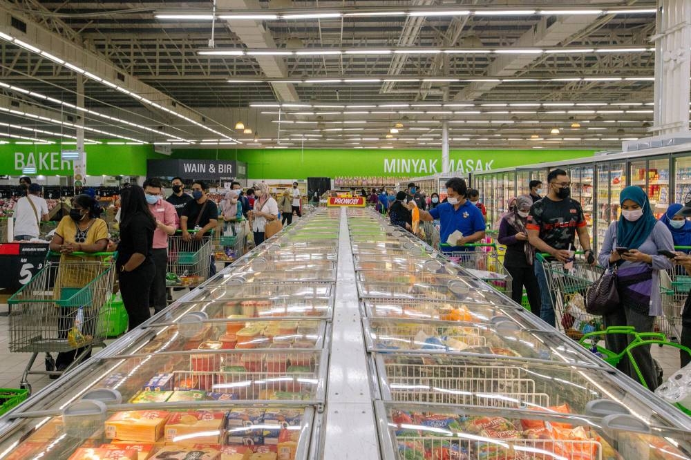 Regardless of how your inflation experience varies, the CKI suggests soaring prices affect most households much greater than what the official inflation indicated as households must now spend a bigger chunk of their budget just to buy food compared to just 12 months before. — Picture by Firdaus Latif