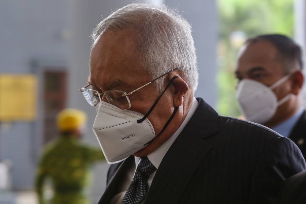 Datuk Seri Najib Razak arrives at the Kuala Lumpur High Court June 24, 2022. — Picture by Yusof Mat Isa