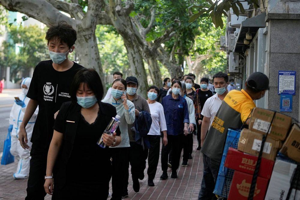 People line up for nucleic acid tests on a street in Shanghai, China June 9, 2022. — Reuters pic