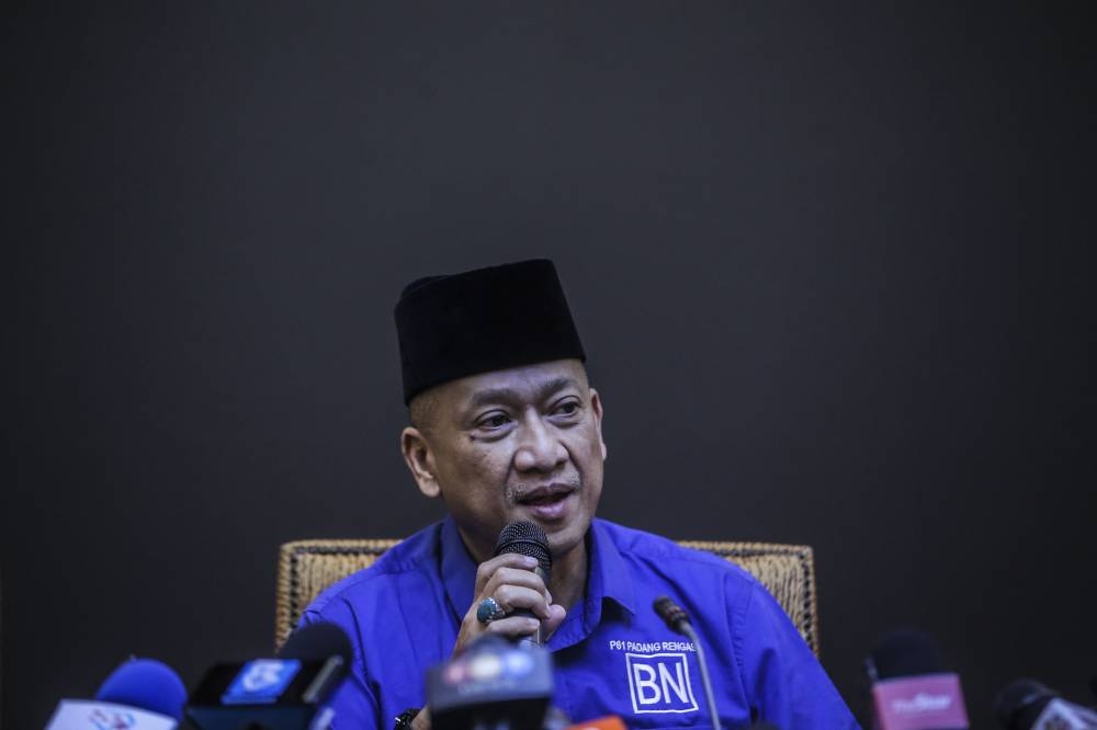 After Tajuddin's revelation, Nazri admits signing SD supporting Anwar as PM 'to save Umno'