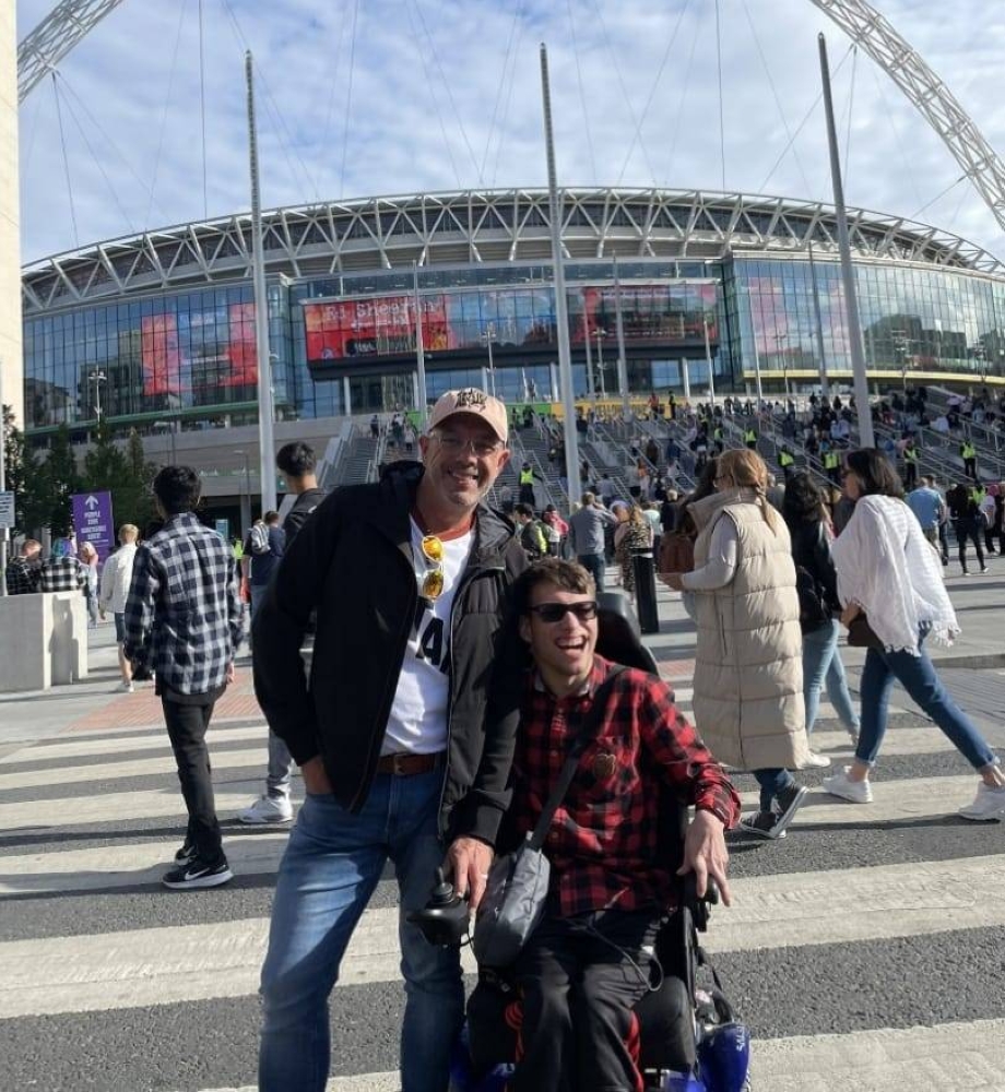 UK father with wheelchair-bound son overwhelmed by kind strangers offering to pay pricey Ed Sheeran concert parking