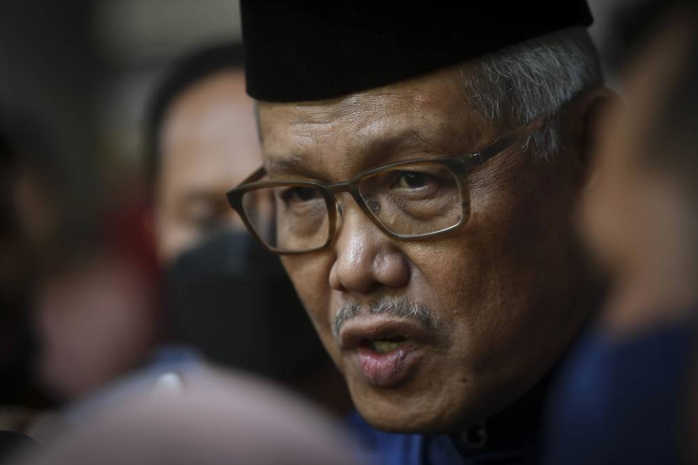 Bersatu secretary-general,Datuk Seri Hamzah Zainudin said Datuk Mohamaddin Ketapi, who is also the Segama assemblyman, had sent him a message earlier this morning to discuss the matter. — Bernama pic