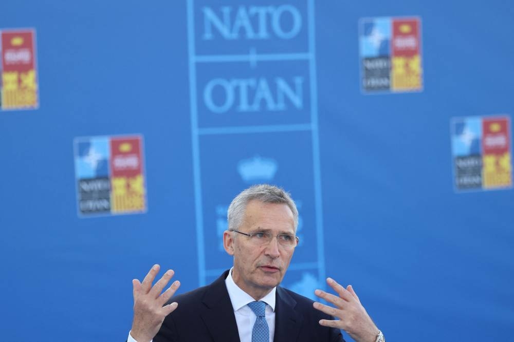 Russia poses a 'direct threat' to Nato security, says chief Stoltenberg